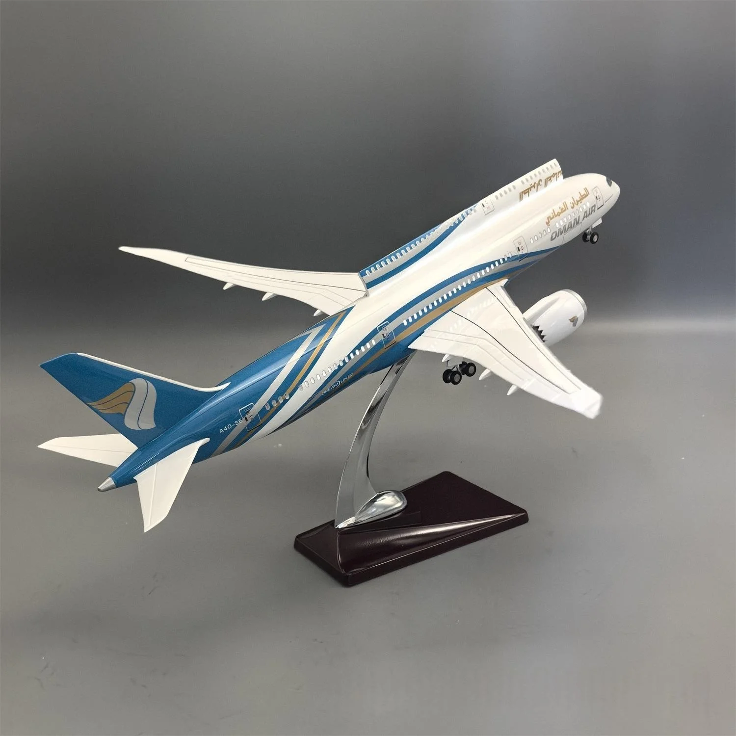 New 47cm Large Scale Oman B787-9 Airplane Model Kit Cabin Door Openable for Adult Aviation Enthusiasts Gift or Home Decoration