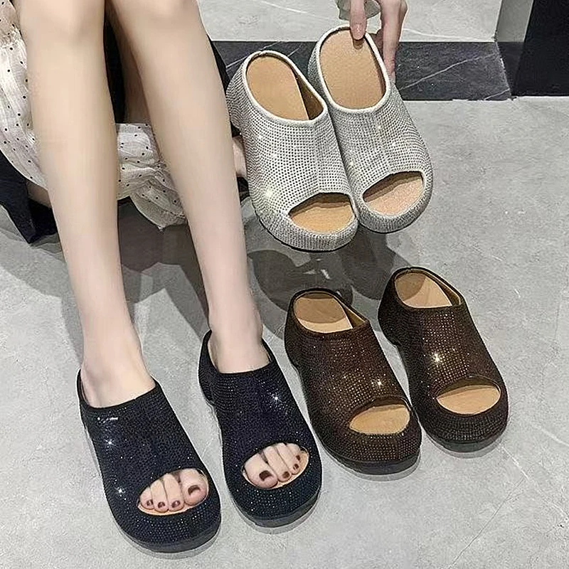 

Luxury Rhinestone Women Slippers Fashion Open-toed One-word Chunky Wedges Slides Summer Luxury Brands High Quality Woman 2026