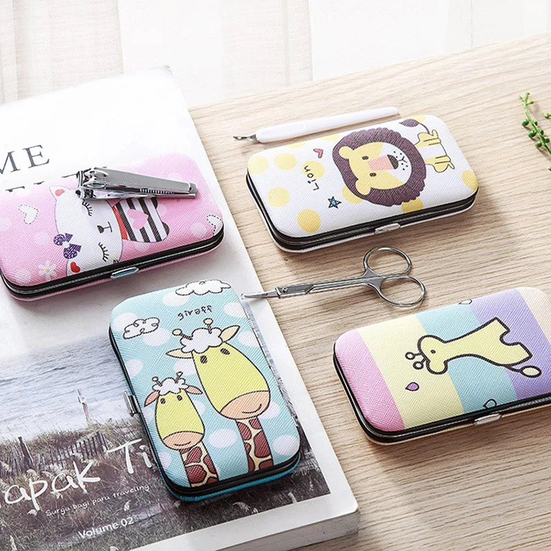 Kit de manicura con dibujos animados de 7 unids/set, cortauñas de acero inoxidable, limas de uñas, empujadores de cutículas, herramientas de pedicura con cuchara para las orejas