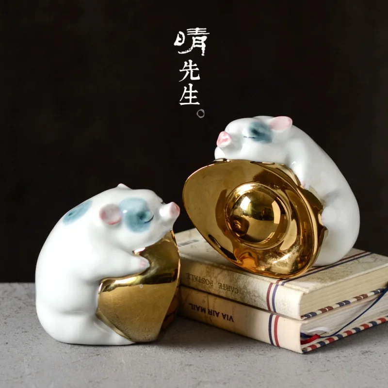 ★Pig Ingot Pig Holding Ingot God of Wealth Pig Ornaments 2019 Spring Festival New Year Decorations Jingdezhen Handmade Cute Pet