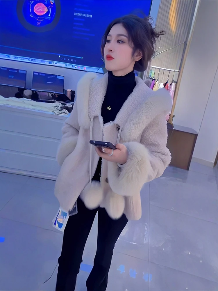 

Корейская женская утепленная куртка из овечьей шерсти с капюшоном, комбинированная из кожи и меха, короткое пальто, теплое, больших размеров