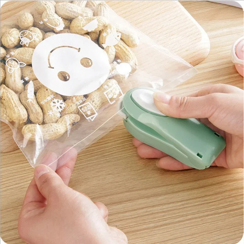 1PC Mini Sealing Machine Small Household Plastic Sealing Machine Portable Hand Pressure Plastic Bag Sealing Machine