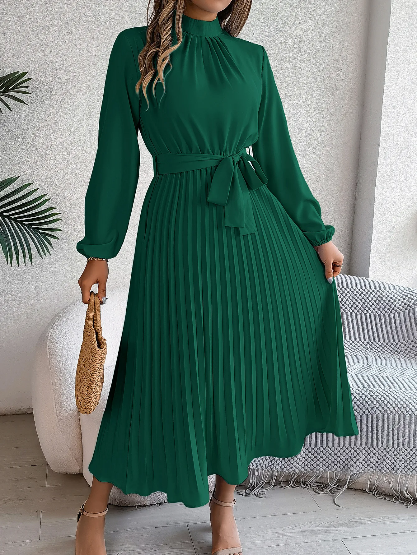 

2025 Autumn and Winter New Women's Elegant Stand-up Collar Long Sleeve Waist Pleated Long Skirt Small Dress