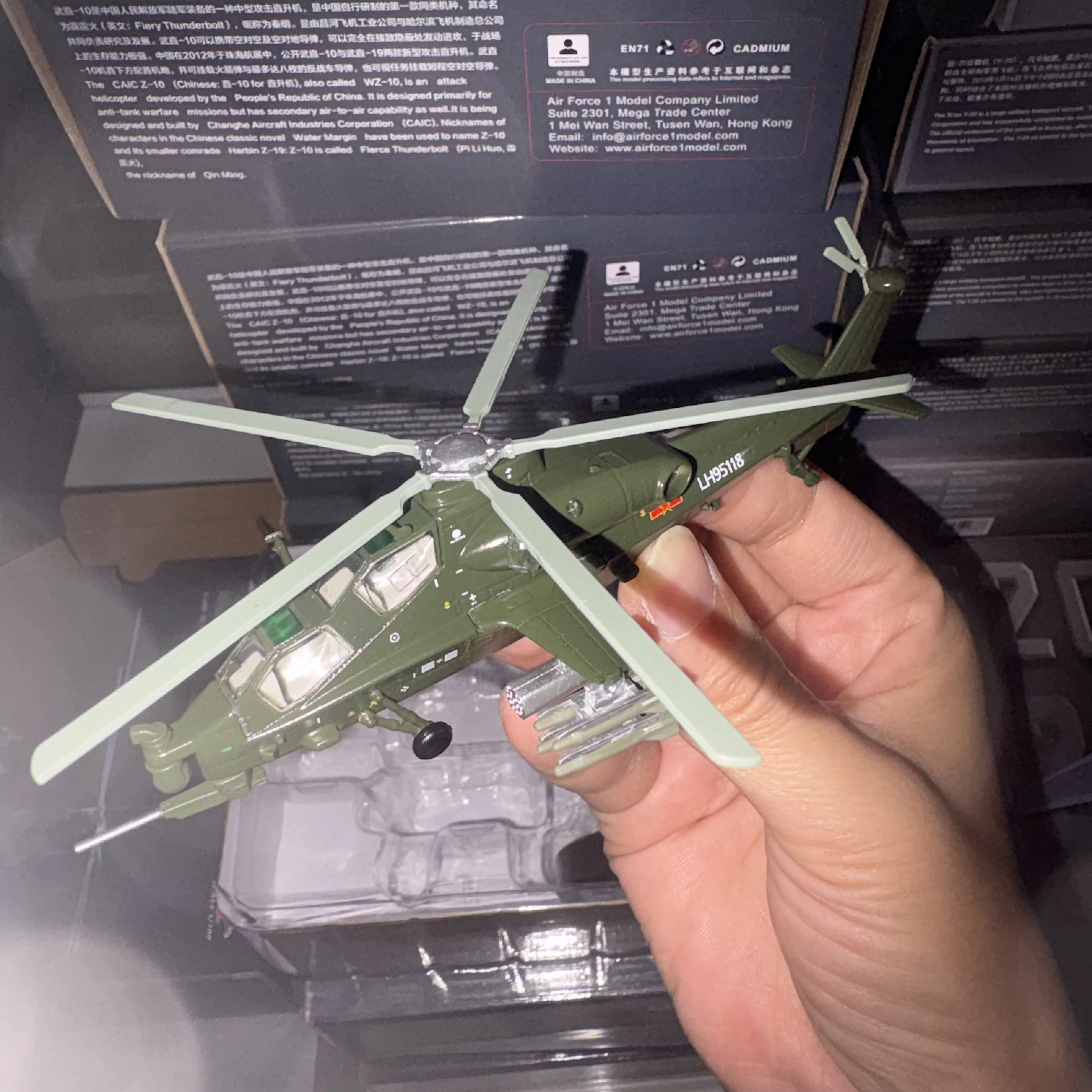 1/100 Scale China Z10 Attack Helicopter Z-10 Rotorcraft Diecast Finished Military Plane Model Collection Ornament Gift