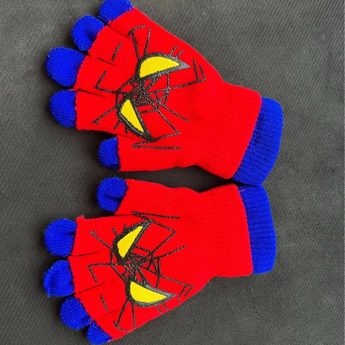 2 Stück Anime Winter Spinne Strick mütze und Handschuhe Set für Jungen Mädchen im Freien warm gestrickt Kinder Cartoon cool Cosplay Kostüm Zubehör