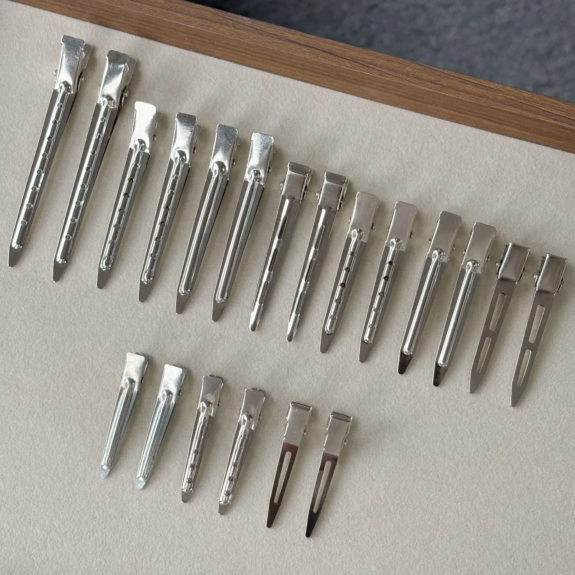 High top artifact hair root fluffy pointed duck bill clip silver seamless partition positioning wholesale