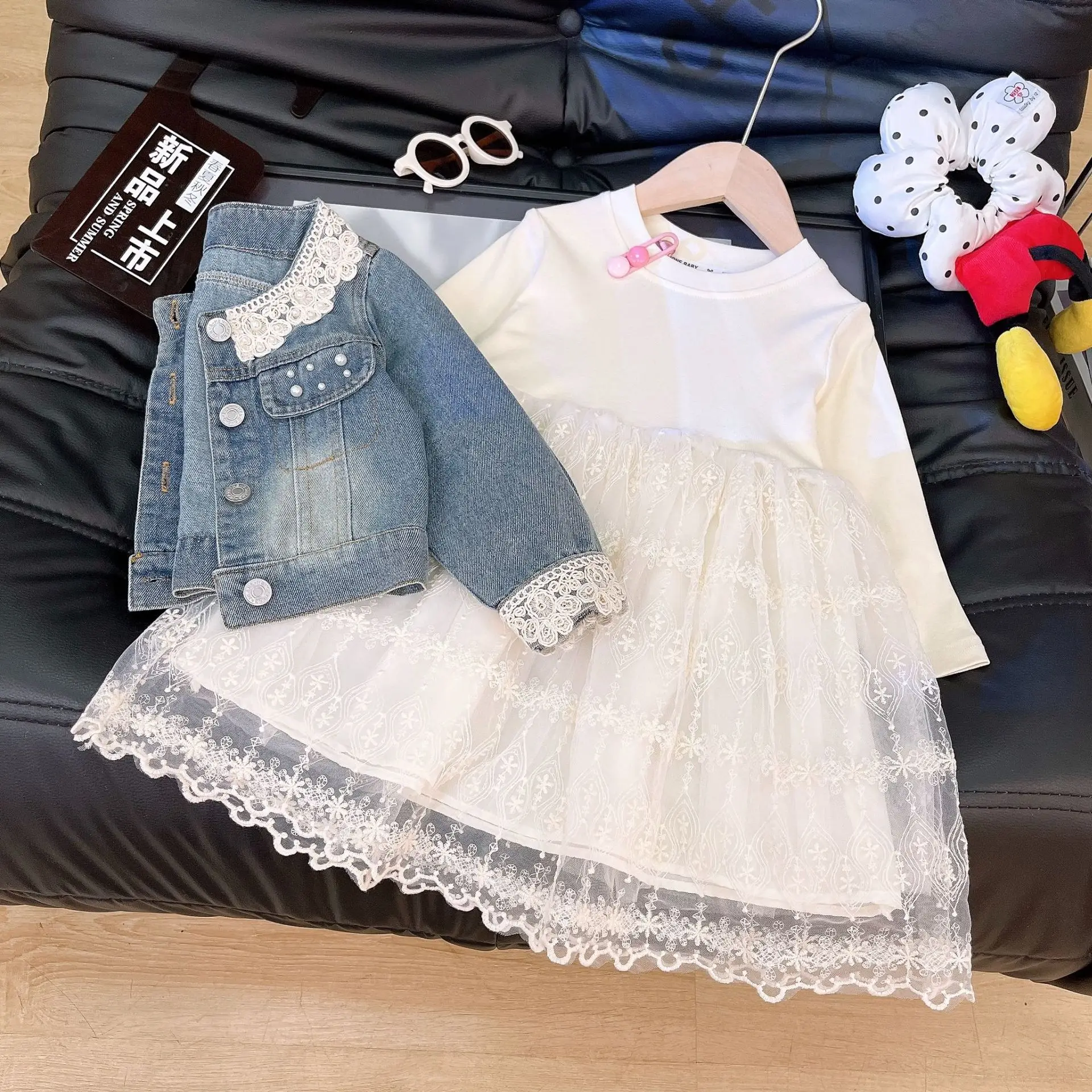 Mädchen-Spitzenkleid & Jeansjacken-Set – 2-teiliges Prinzessinnen-Outfit mit Rüschendetails, Lässige Kinderkleidung, Kleider für Mädchen – Detail 10