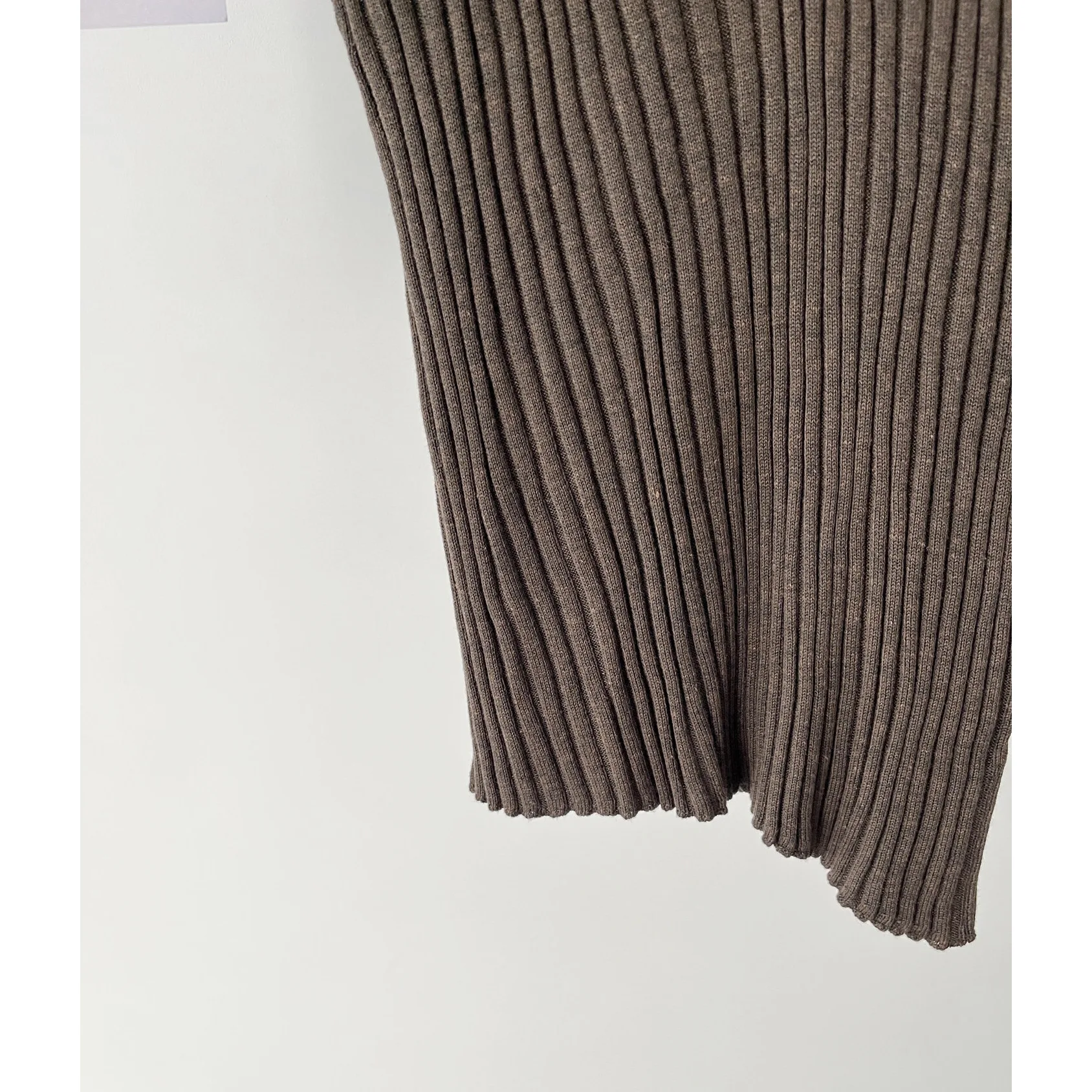 Damska, prosta, lekka kamizelka z dzianiny z dekoltem w szpic, bez rękawów, top 16a-0942