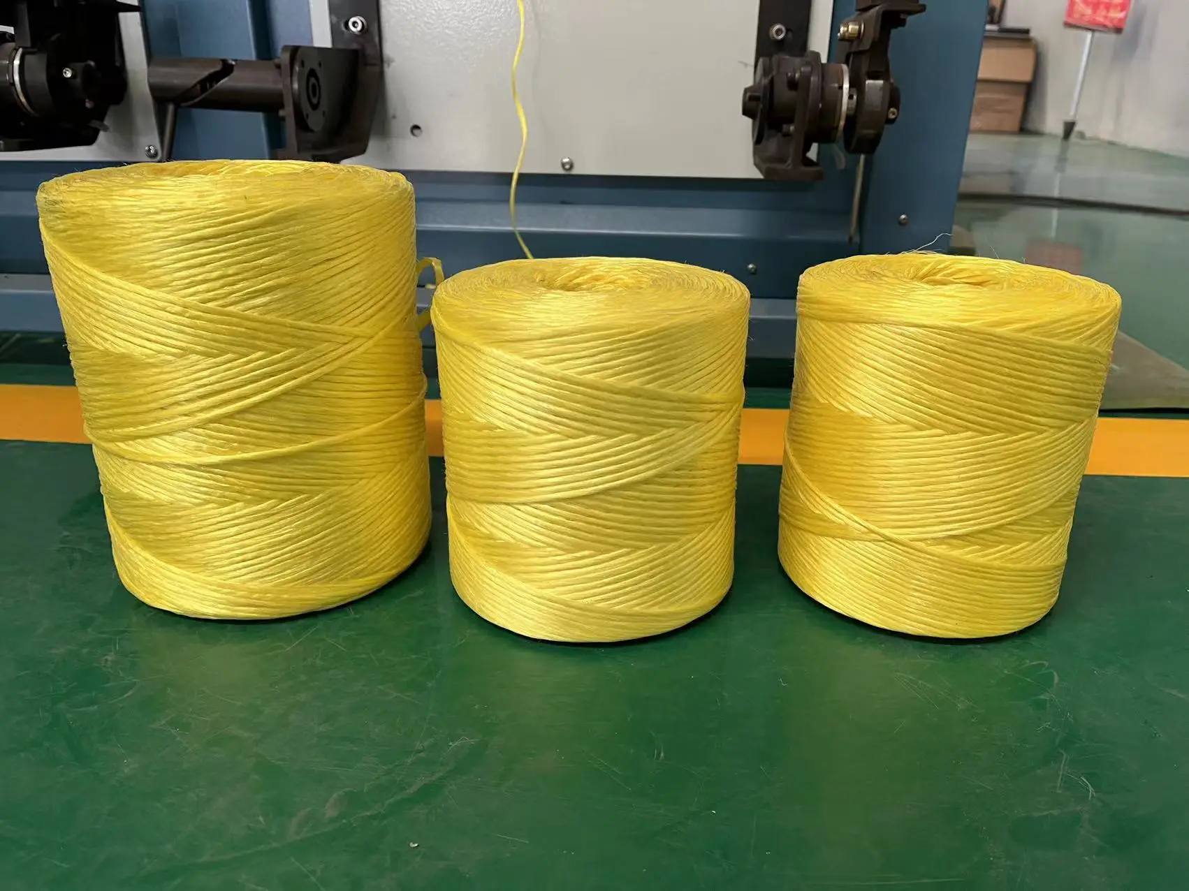 Macchina per riavvolgimento di spago per balle in rafia agricola con pellicola divisa in polipropilene fibrillato 2025PP