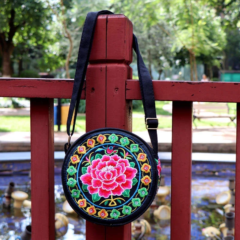 Vintage kobiety mały okrągła torebka torba w stylu Vintage posłaniec hipis etniczna torba na ramię haft Boho torba Crossbody 2023