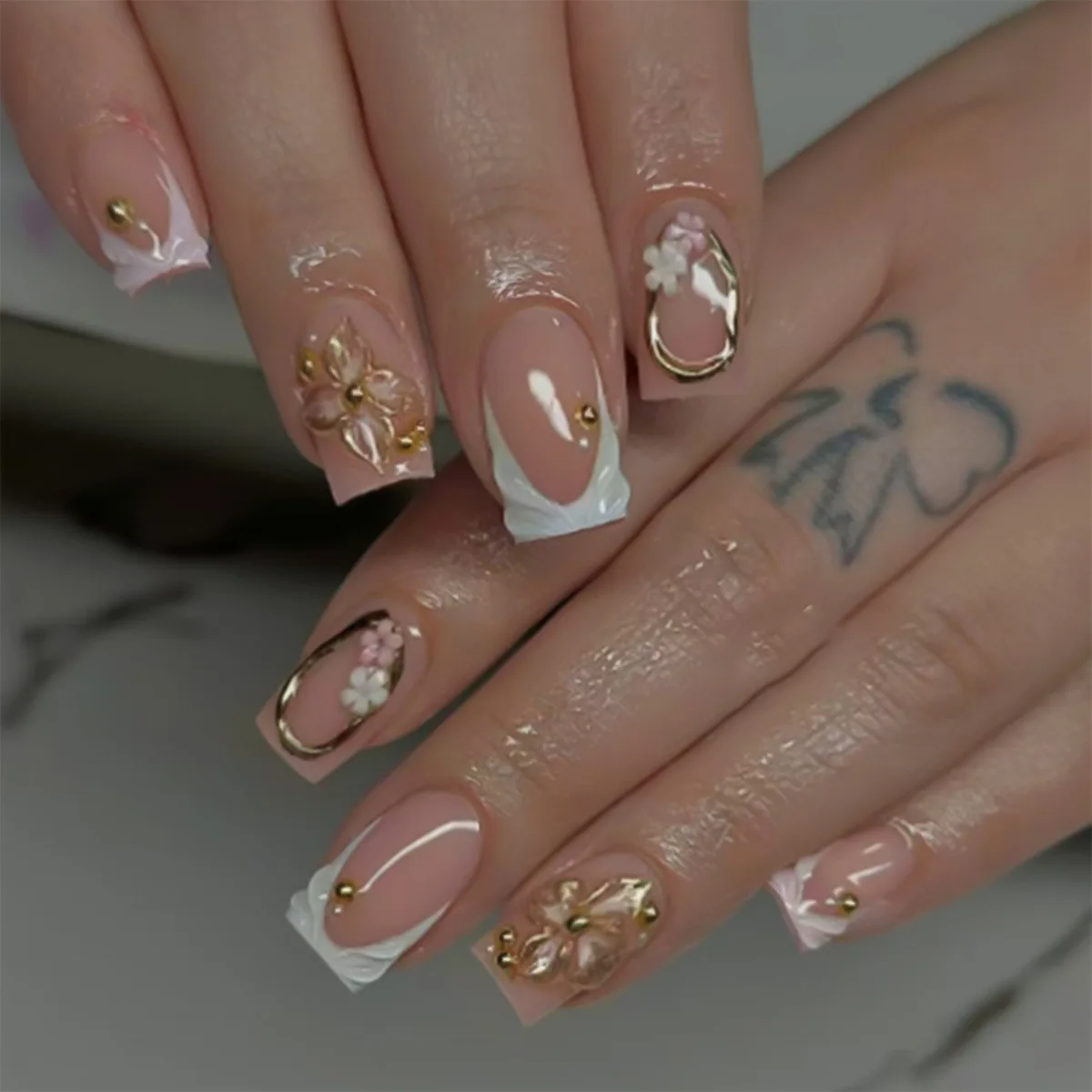 

24Pcs Mid-length Square Head Full Cover Nail Tip French Flower Pearl Design Press on Fake Nails Wearable Finished False Nail Art