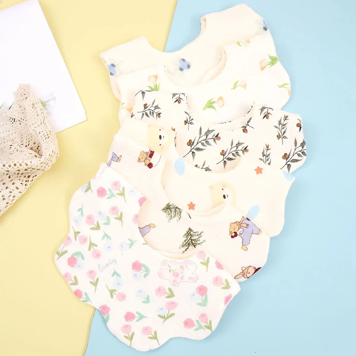 

Six layers of crepe gauze bib for male and female babies with cute cartoon soft absorbent newborn anti-vomiting saliva towel