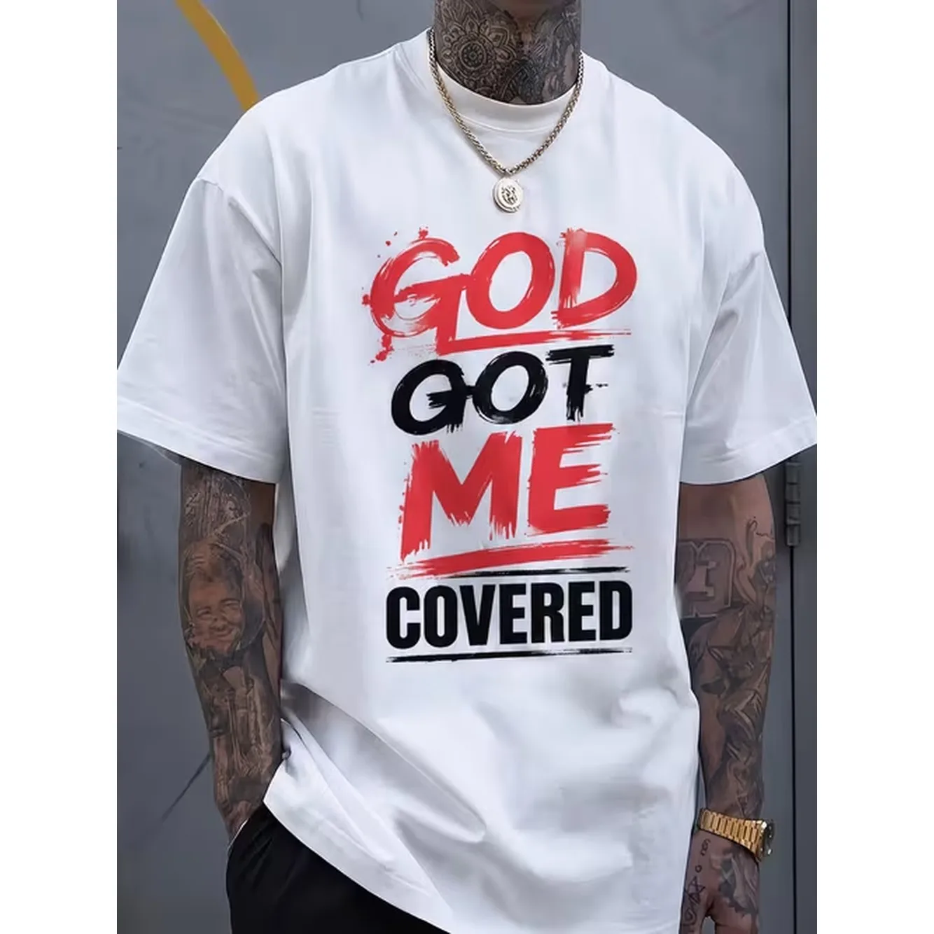 Camiseta con estampado gráfico de letras de fe 'God Got Me Covered' para mujer, talla grande, regalo para guerreros de la oración, ropa de iglesia, atuendo para el día del Domingo, inspiradora, roja, negra, blanca, estilo urbano, top informal