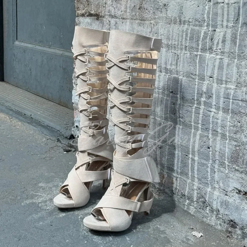 

Белые замшевые сапоги до колена с перекрестной завязкой, женские летние новые ботинки с круглым носком на шпильке и пряжкой на крючке, женские сандалии