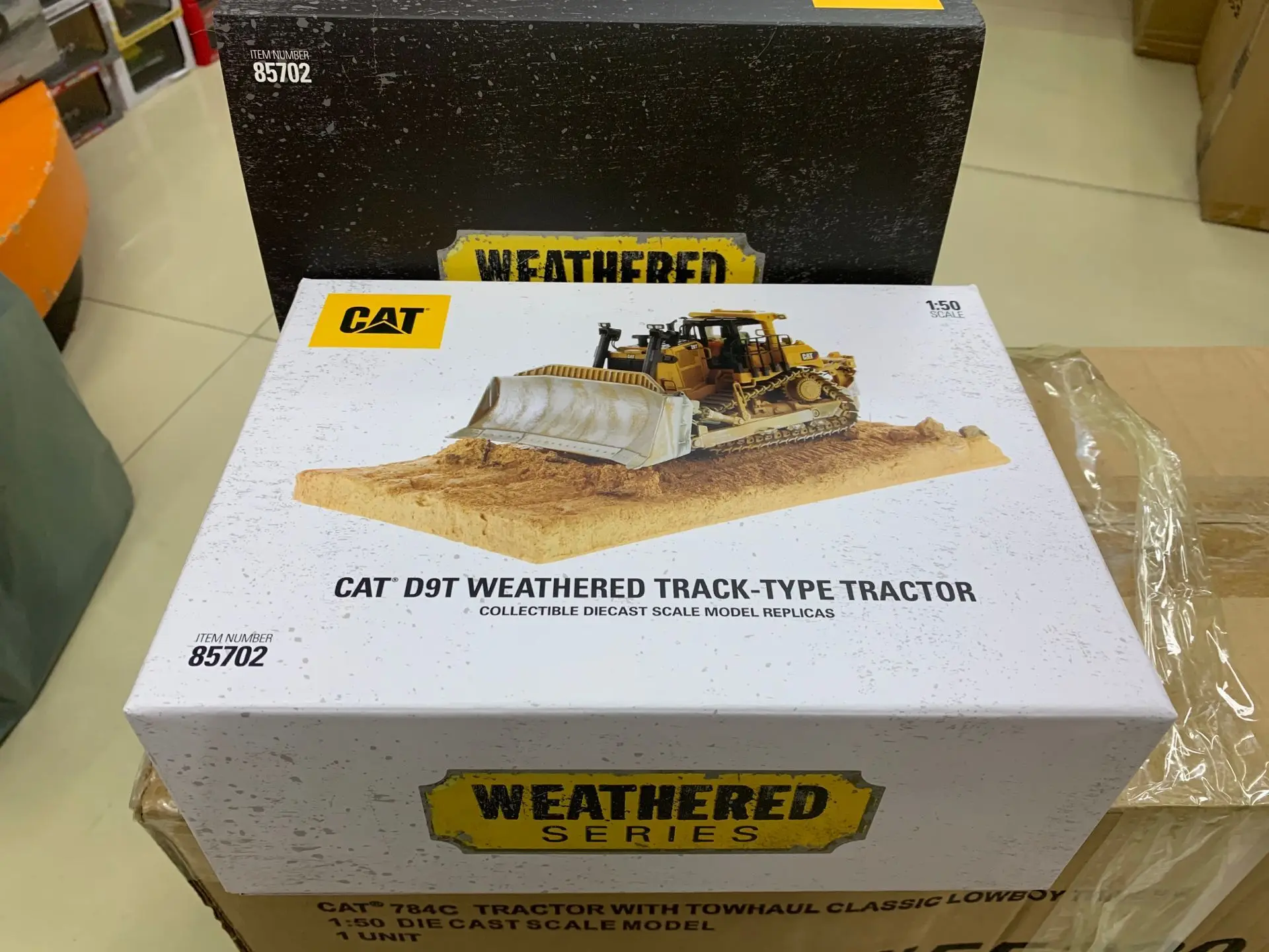 Diecast Masters 85702 D9T Weathered Track-Type Tractor 1:50 Scale Metal Model new