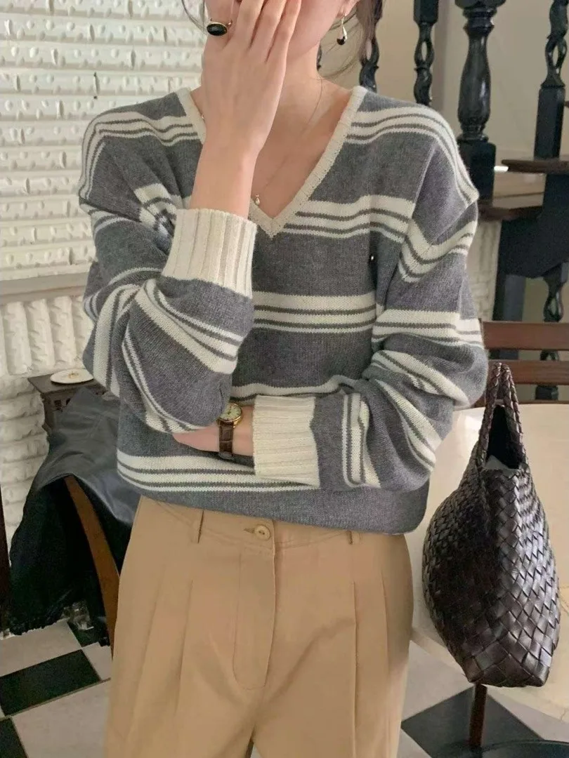Women's V-Neck Knitted Sweater Loose Long Sleeve Striped Loose Fit Slimming Autumn Winter Outerwear Fashionable Versatile Kor...