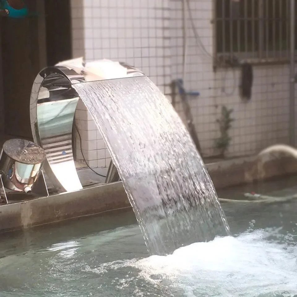 

Тренажер для плавания противотоком с водяной струей для бассейнов