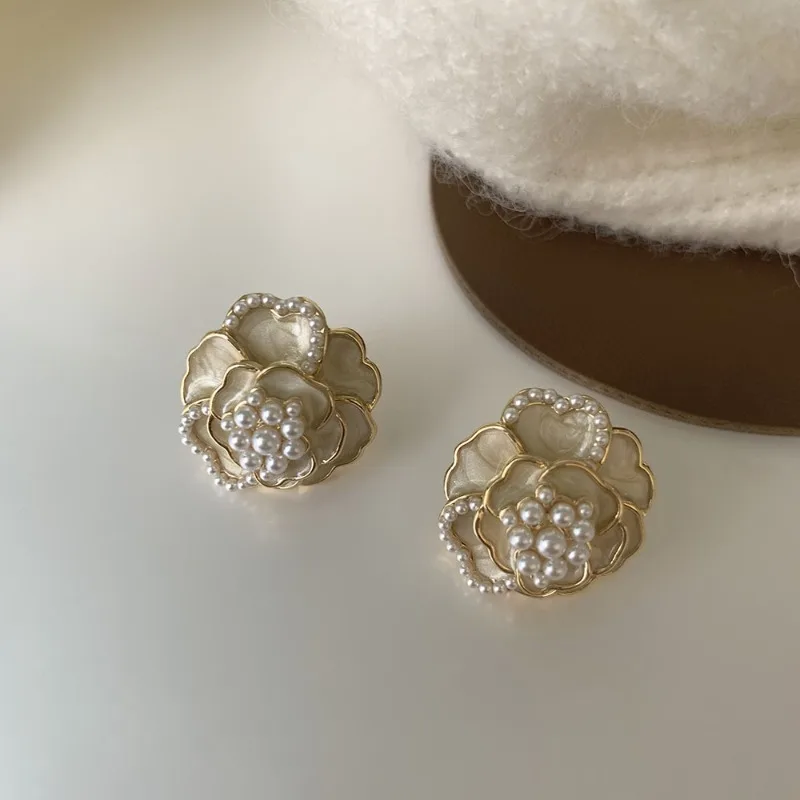 

Chic and Trendy Stud Earrings in the Style of Little Champs-Elysées, Delicate and Pretty Women's Accessories