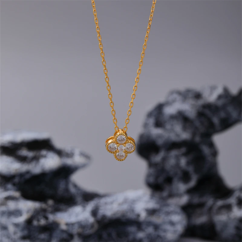 Stylish design 925 silver zircon four-leaf clover pendant necklace