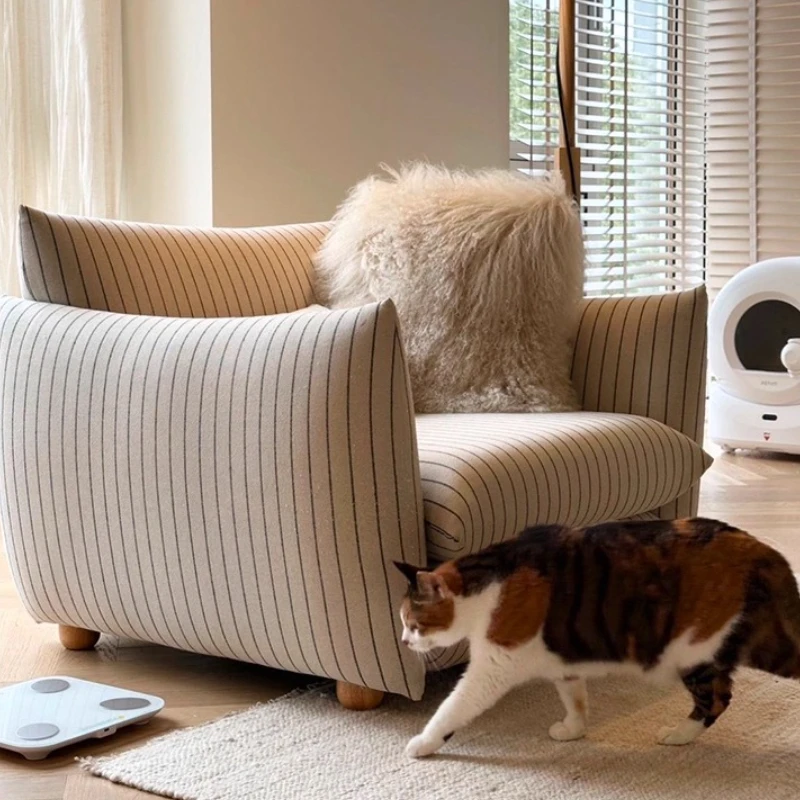 كرسي بذراعين عتيق في منتصف القرن بتصميم بسيط وحديث للشرفة وكراسي غرفة المعيشة وأثاث أنيق ومريح