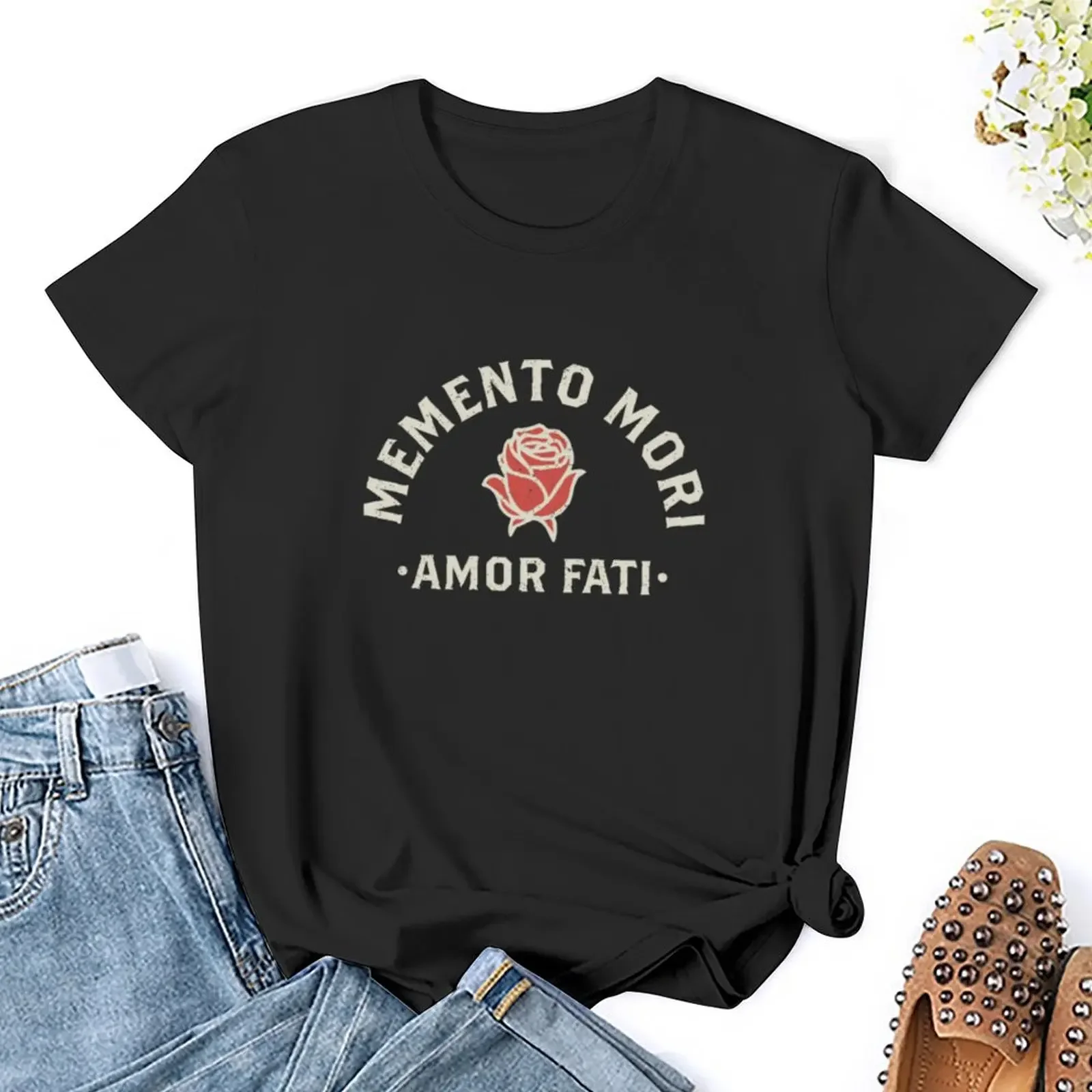 Camisas gráficas vintage unisex, Mori Amor Fati, citação estoica, camisas engraçadas, roupas femininas, roupas para mulheres