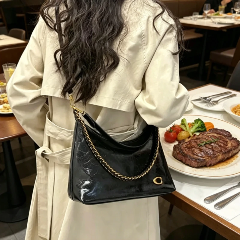 

Classic style women's shoulder bag, modern trend women's chain strap crossbody bag, elegant and trendy design handbag