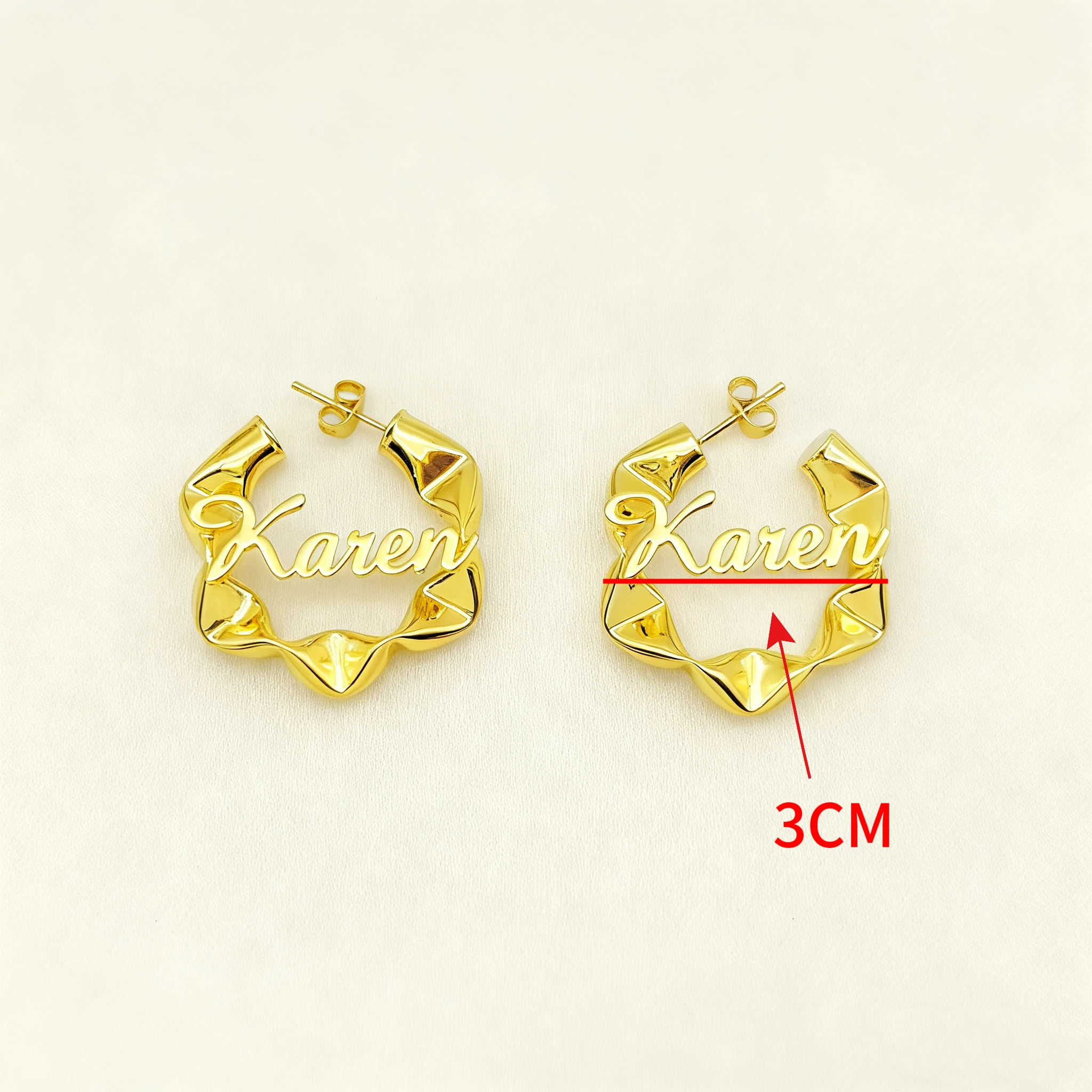 أقراط دائرية مخصصة باسم ذهبي - تصميم مخصص باسم "كارين"، شكل هندسي فريد، مجوهرات بيان للنساء #5