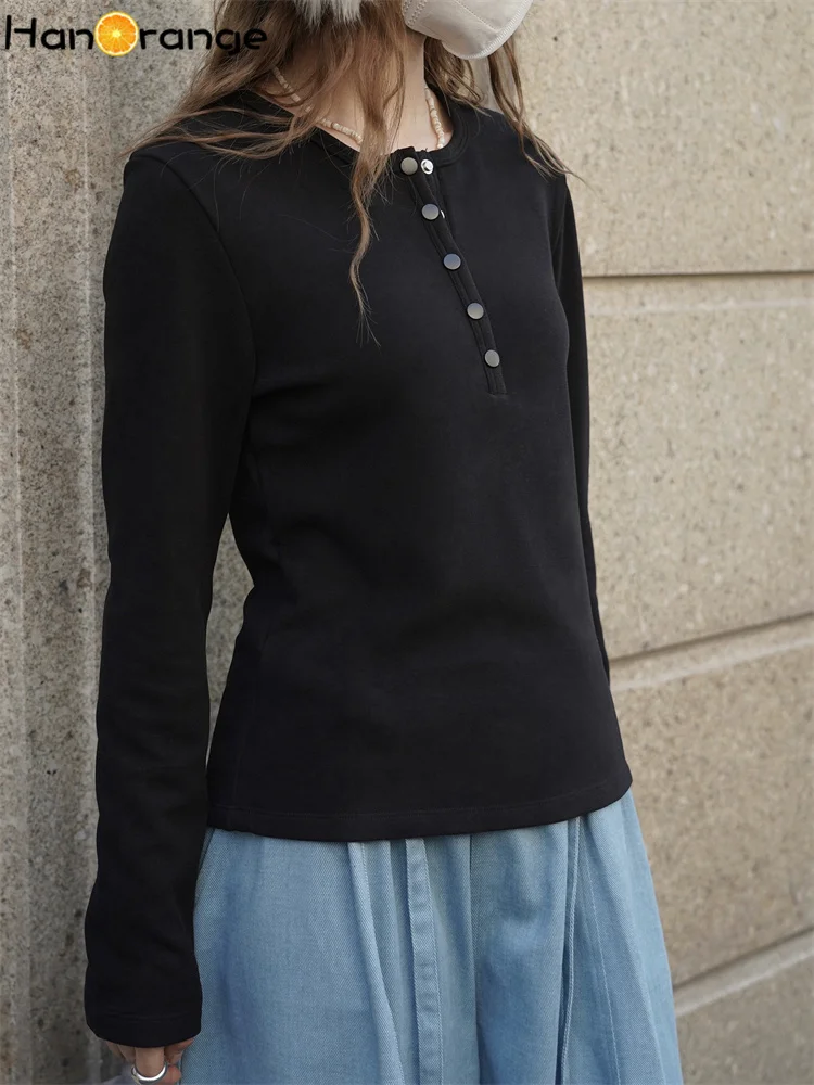 

HanOrange 2025, зимняя простая шерстяная вязаная футболка в стиле ретро с полуоткрытыми пуговицами, женская удобная утягивающая футболка черного/льняного серого цвета