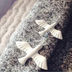 2024 New Korean Style Artistic White Dove Retro Metal Brooch Pins Creative Big Collar and Peace Dove Brooch Badge Lapel Pin