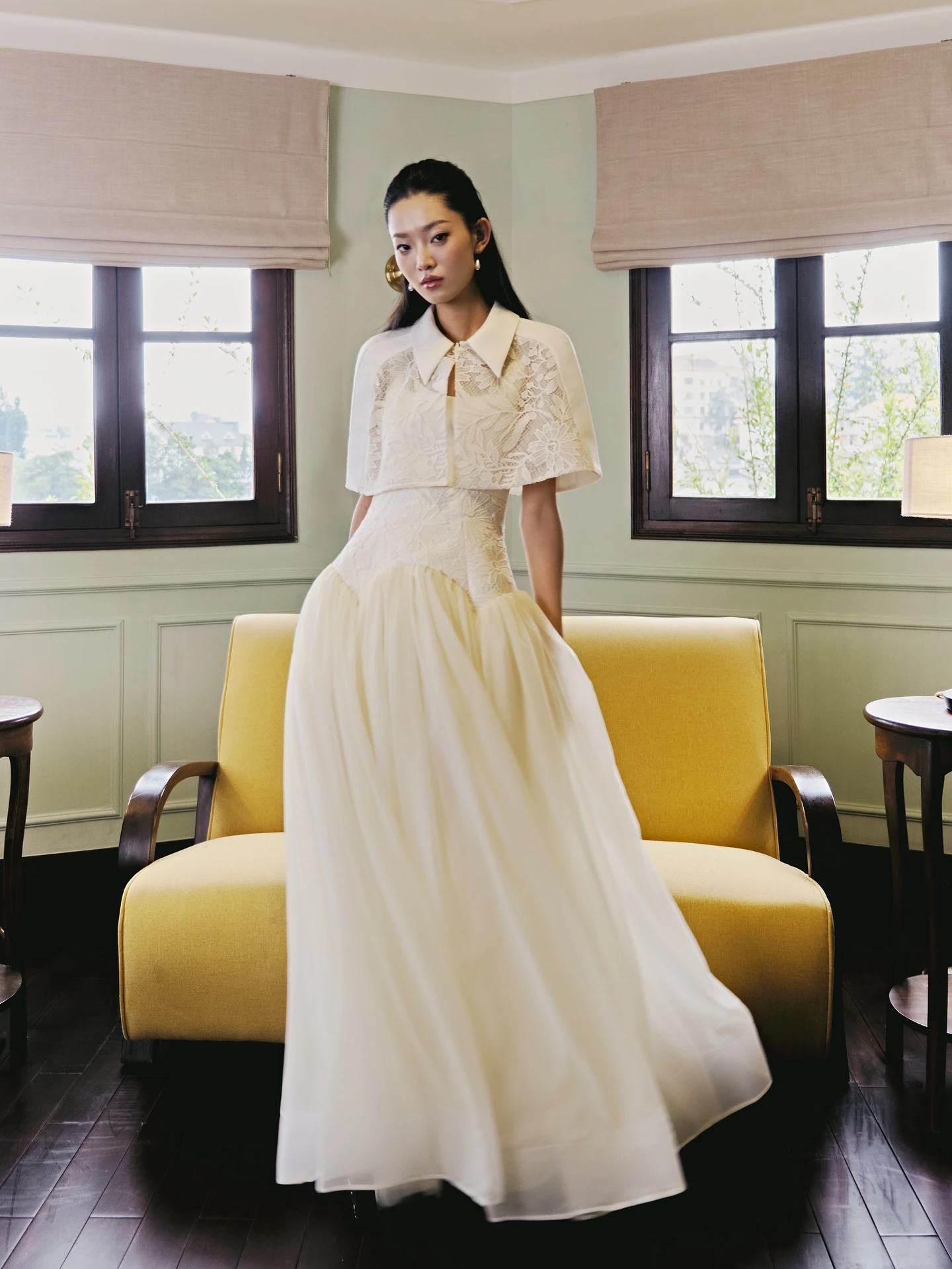 エレガントなバロックレースドレス ホワイトマキシイブニングドレス 繊細な手作りの刺繍、結婚式に最適 フォーマルなイベントに最適