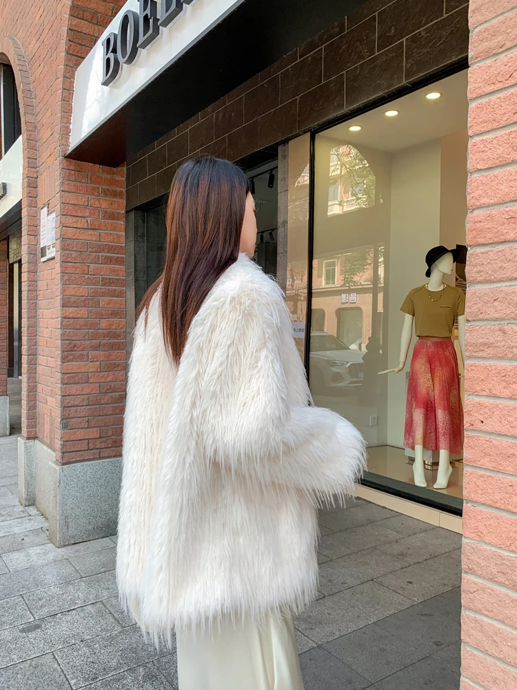 Autumn and Winter New Fashion White Faux Fur Coat Artificial Ostrich Fur Jacket Women\'s Shaggy Outerwear with Scarf