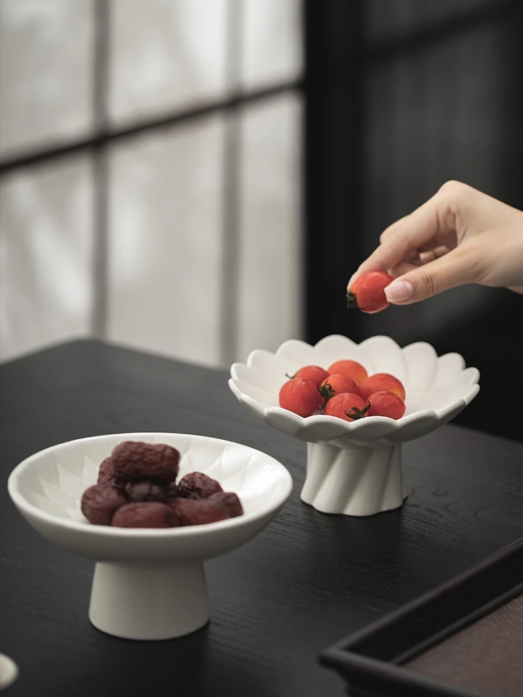 Creative White Ceramic Fruit Plate Afternoon Tea Cake Dishes Home Delicate Nut Biscuit Dishes Cutlery Kitchenware Lace Plate New