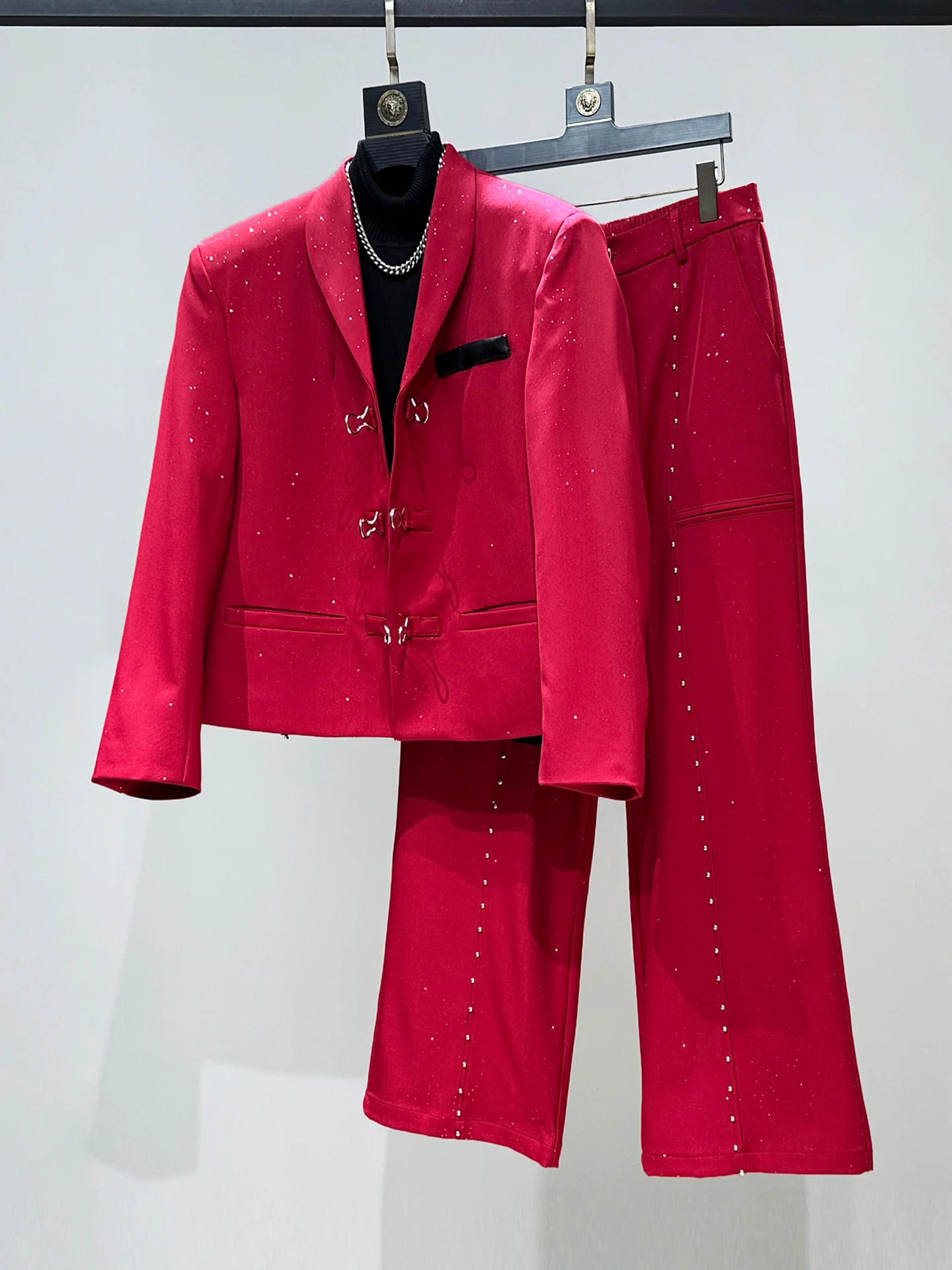 

Original High-End Gold-Stamped Red Suit Set for Men ort Sle with Buttoned Pants Youth Faion Casual Autumn Season