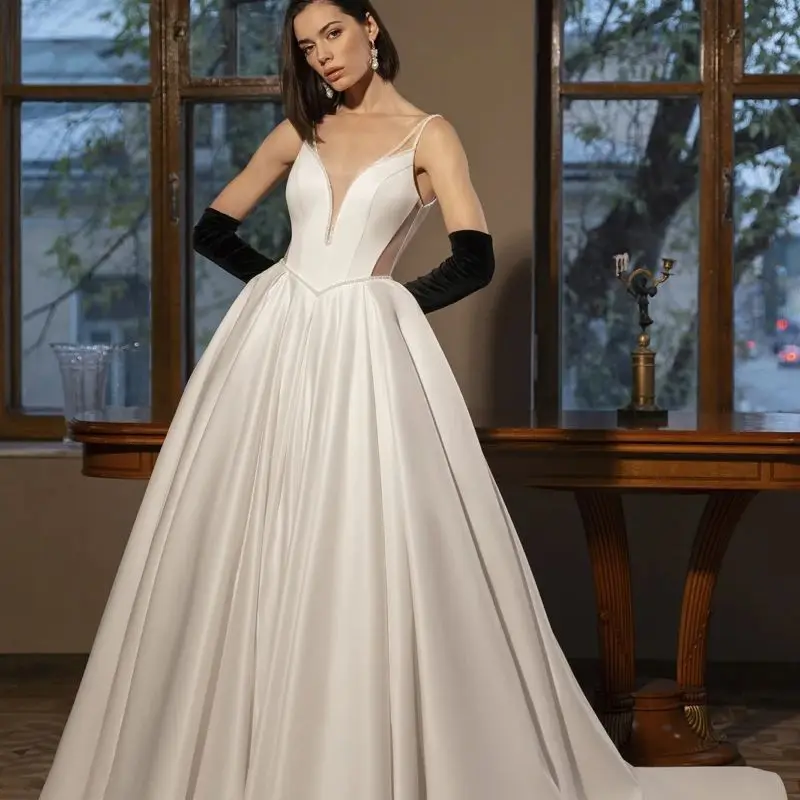 

Elegant Satin Wedding Dress Spaghetti Strap Backless Sleeveless Bridal Gown V-Neck Customizable Charming Robe D'Mariee