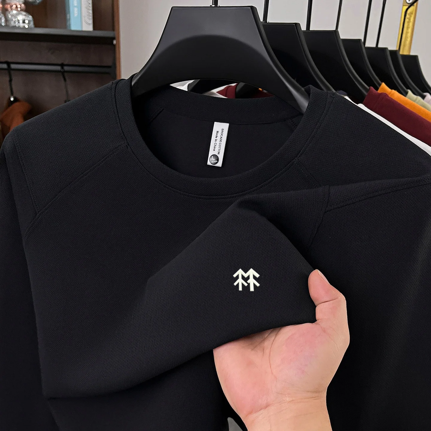 Luxury Fashion Men's Sweatshirt autumn soft comfortable casual round neck top brand embossed design 2026 new long sleeve T-shirt