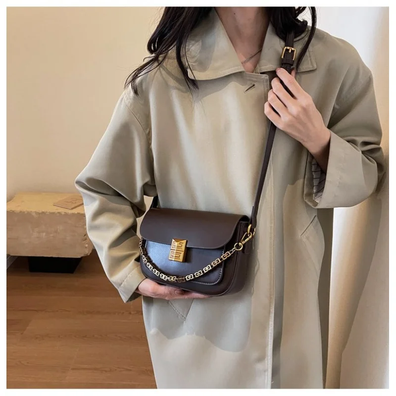 

Fashionable Women's Handbag Made Of Premium Leather Boasting Paris Casual Spacious Daily Modern Look​