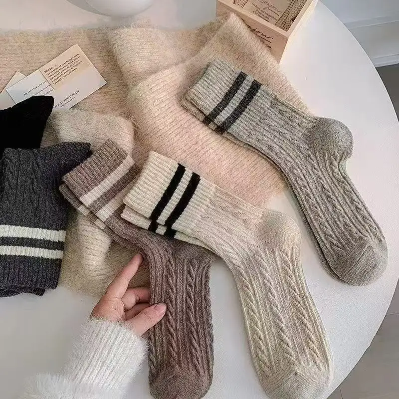 

5 Pairs Women's Autumn Winter Elegant minimalist Striped Mid Tube Socks Warm Comfortable Fashionable versatile Casual Socks