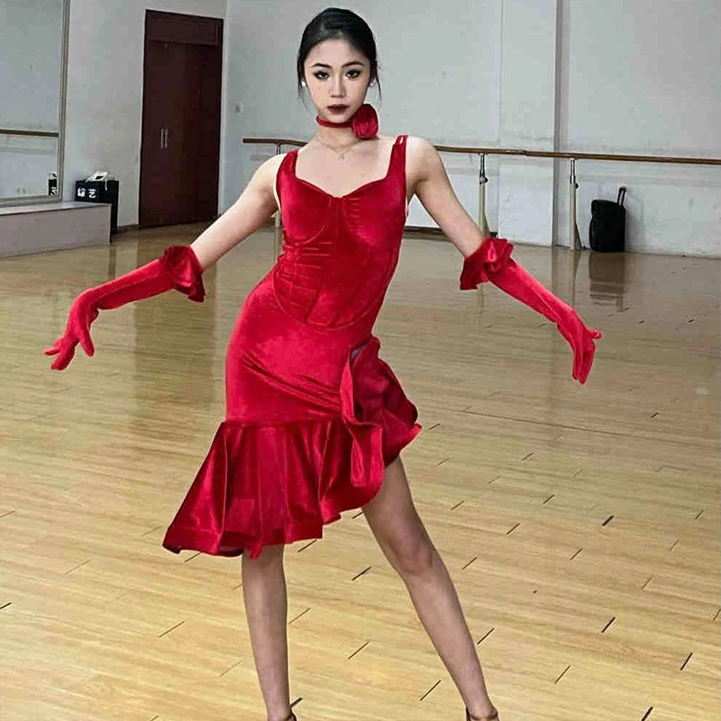 ベルベットラテンダンススーツ女性のための競技パフォーマンスウェアレッドダンスドレス大人のラテンダンスショースタッグ服 VBH1634