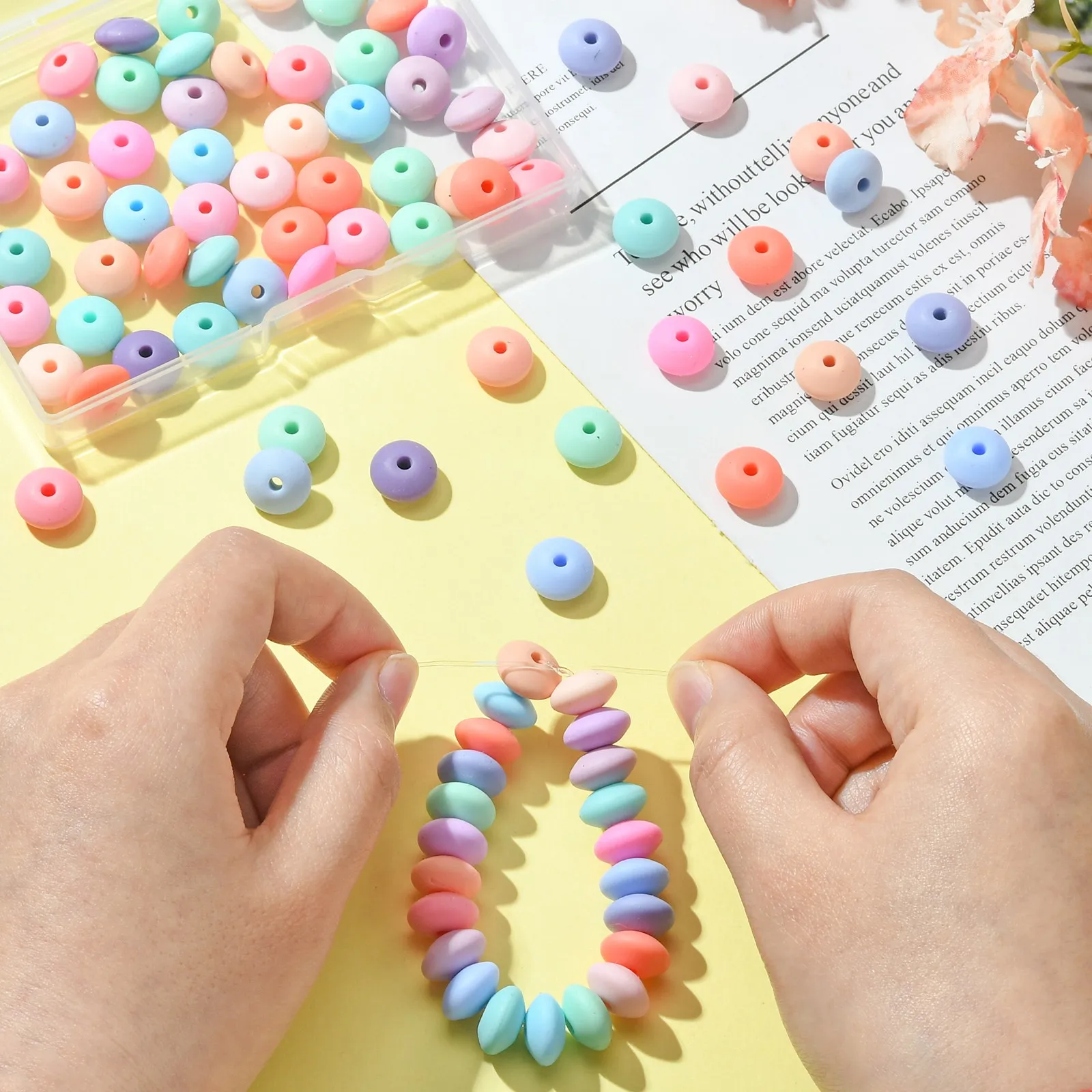 PandaHall 100 Stück Silikon-Abacus-Perlen in Zufallsfarben, 12 mm, Linsenförmige Rondell-Abstandshalterperlen für Armbänder, Halsketten und DIY-Bastelarbeiten – Detail 4