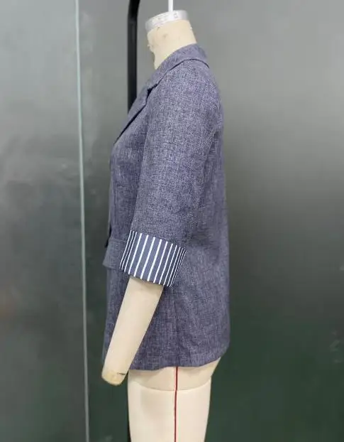 

Мини-пиджак в стиле осени 2025 года с модными контрастными полосками и лоскутными манжетами для женского пиджака для поездок на работу