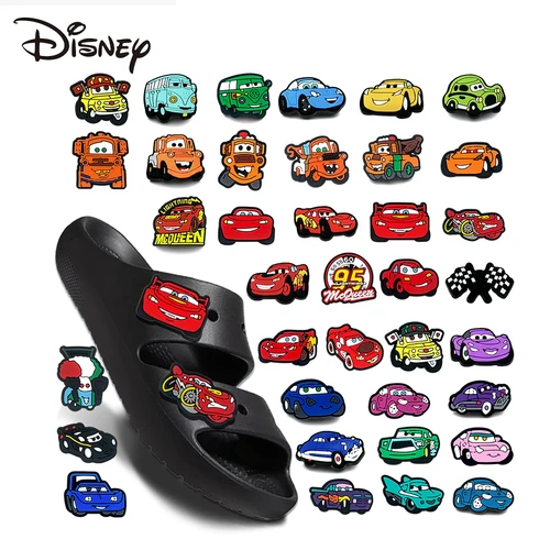 Disney Cars Lightning McQueen10-100pcs Dijes para zapatos Hebilla de zueco de PVC colorida Suministros para manualidades Favores de fiesta Niños Racer Regalos de Navidad