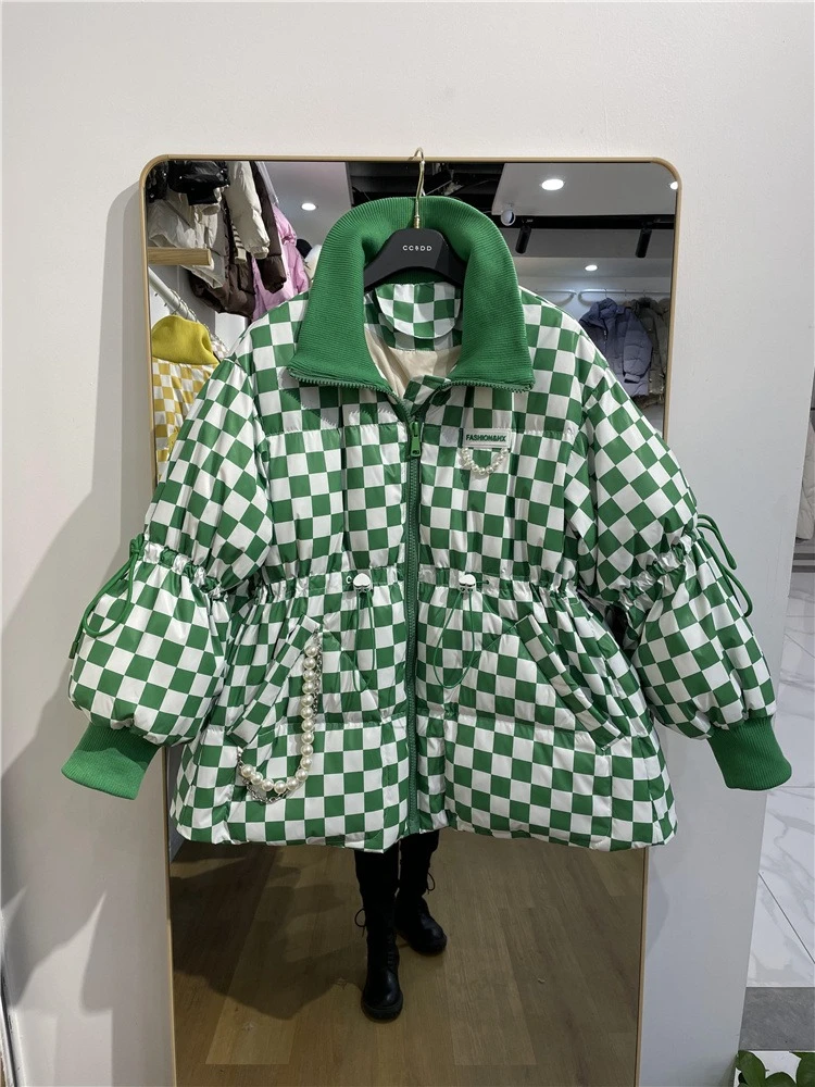 الشتاء منقوشة أسفل سترة 2025 جديد كبير التلبيب خياطة منتصف طول سترات المرأة موضة Y2k رشاقته فضفاض الأبيض بطة معطف منتفخ