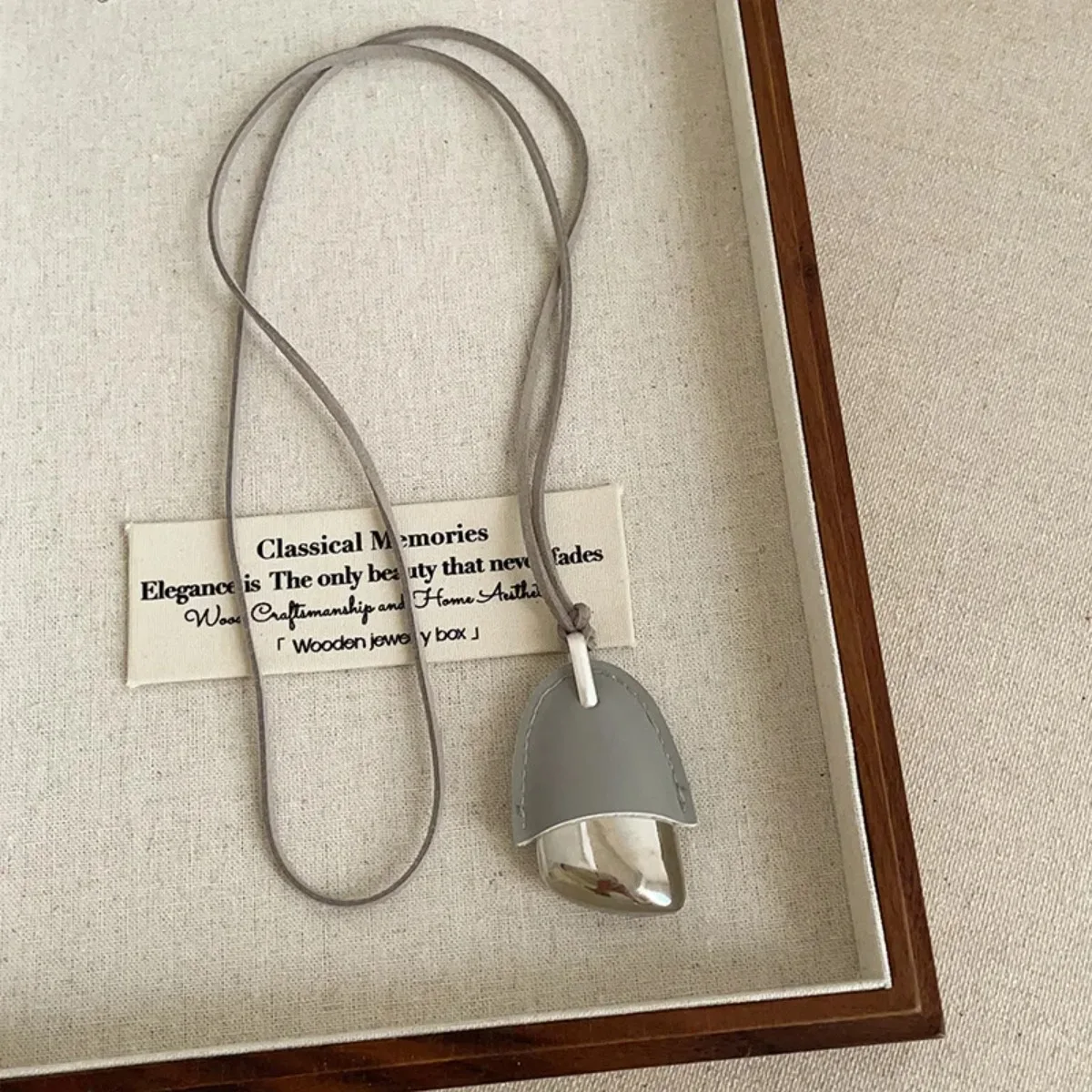 تصميم فريد من نوعه أسود أزرق فاتح بولي Leather جلد معدني كوز الصنوبر قلادة قلادة للنساء طويلة قابل للتعديل حبل سلسلة المختنقون 2026 #5