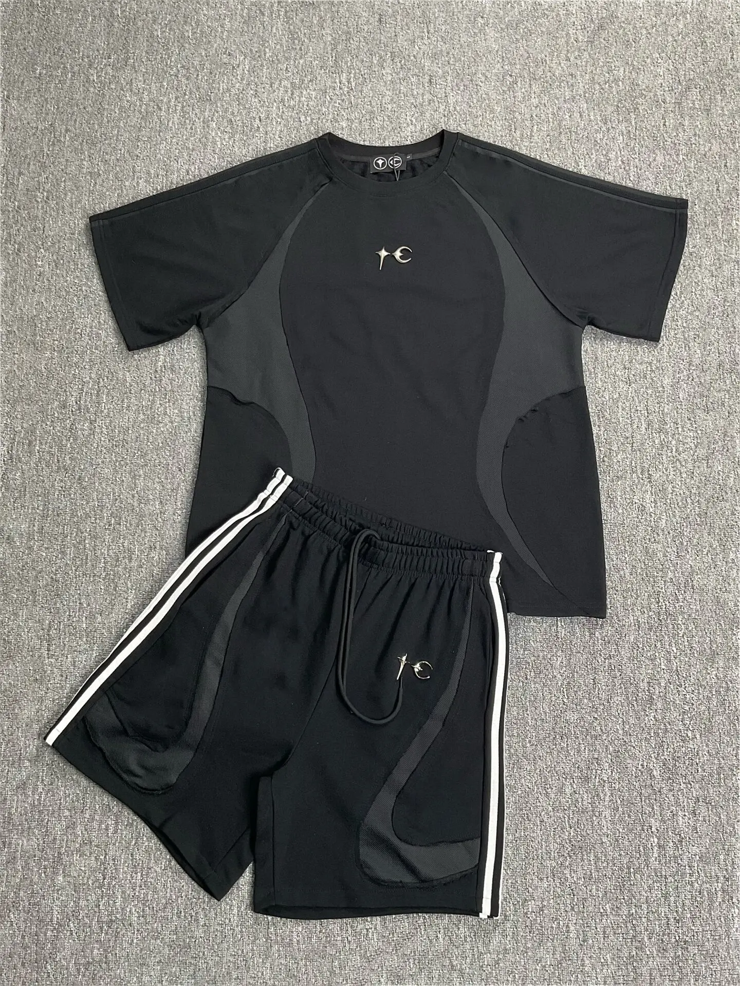 

THUG CLUB Sports Function Wind Splicing Short Sleeve Breathable Casual Shorts Set