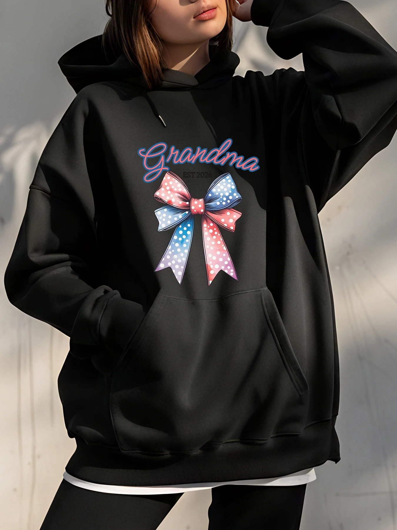 

Толстовка с принтом бабушки и бантом и красочной лентой для повседневной носки