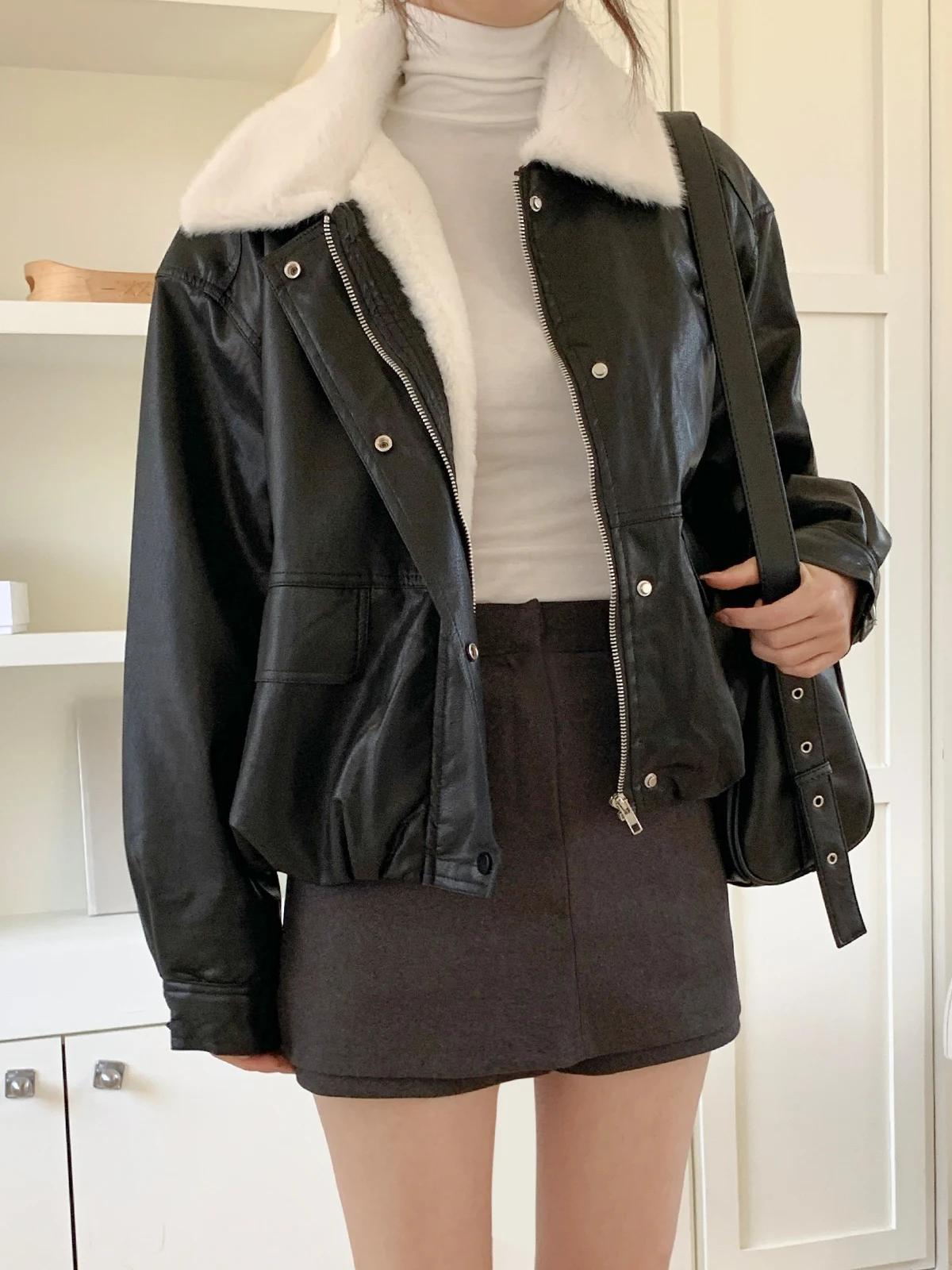 Giacca Retro in Ecopelle con Pelliccia d'Agnello, Capospalla Invernale da Donna con Collo in Pelliccia, Caldo Stile Hong Kong, Abbigliamento Cool da Motociclista