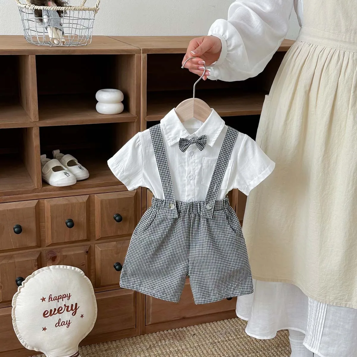Baby Summer Plaid Overalls, Gentleman's Short Sleeved Shirt Set, Boys' Handsome Bow Tie Performance Two-piece Set