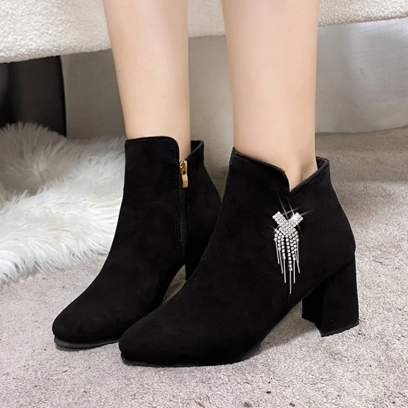 Autumn and winter tassel rhinestone short boots, high heels, warm plush boots, medium heels, versatile women\'s boots