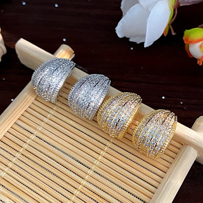 

Korean Version Design Micro Inlaid Zircon Water Droplet 925 Silver Needle Temperament Rhinestones Exaggerated Earrings