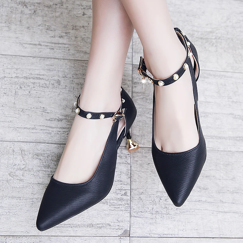 Spring New Hollow Pearl One-line Button Sandals with Fine Heel Pointed Toe Matching Mid-heel Women's Shoes